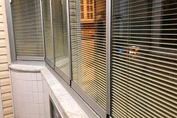 Folding Glass Balcony with Jalousie
